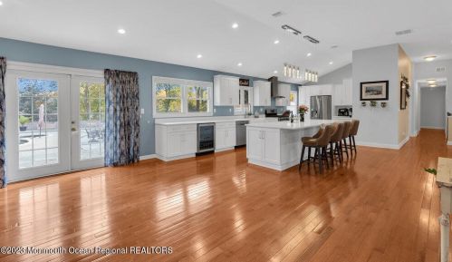 165 New Monmouth Rd, Middletown NJ  07748-2232 exterior