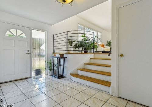 37 Conforti Ave, Town Center NJ  07052-2824 exterior