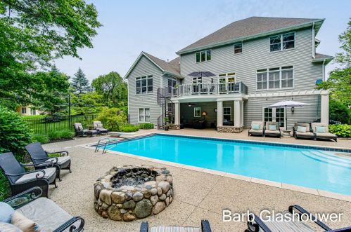 4424 Whitewood Farms Dr, Grand Rapids MI 49525-3487 exterior