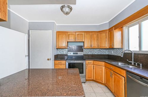 50 Great East Neck Rd, Babylon NY 11704-7631 exterior