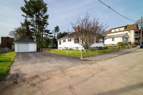 45 Grover St, Providence RI 02909-5209 exterior