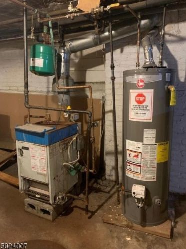 27 Kling St, Town Center NJ 07052-5510 exterior