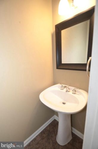 6317 Alderman Dr, Alexandria VA 22315-3731 exterior