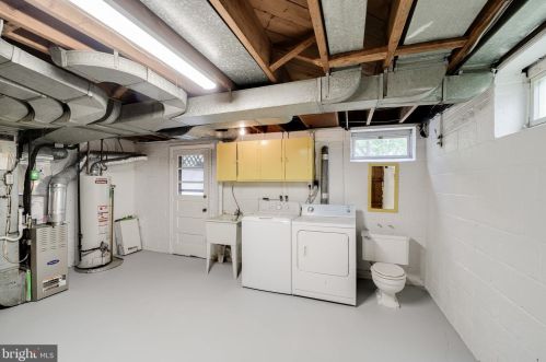 6928 Westhampton Dr, Alexandria VA 22307-1528 exterior