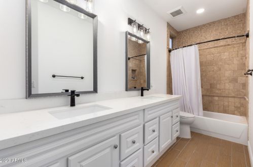 22037 55th St, Phoenix AZ  85054-7151 exterior