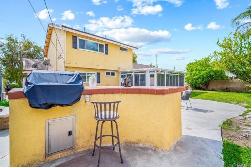 1871 Bryan Ave, Tustin CA 92780-4703 exterior