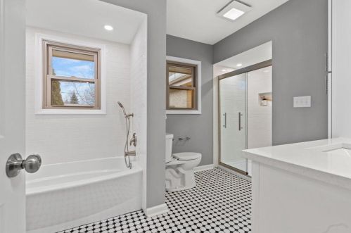 2320 Kenboern Dr, Milwaukee WI 53209-1832 exterior