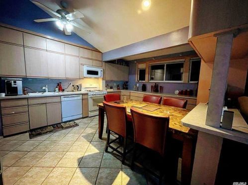 313 Plymouth St, Huntington Station NY exterior