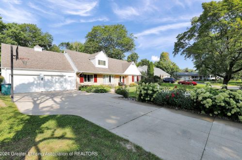 1053 Lantern Hl Dr, East Lansing MI 48823-2831 exterior