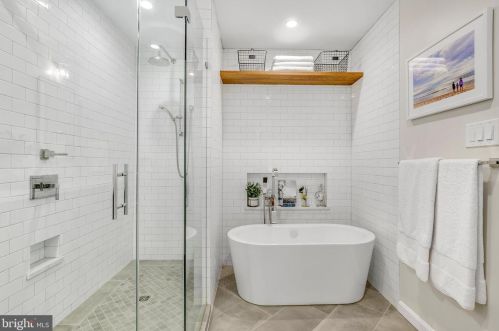 10905 Wickshire Way, Rockville MD 20852-3223 exterior