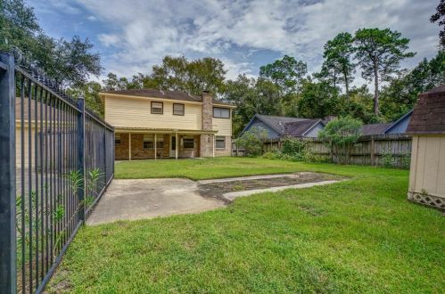 785 Holly Spg Dr, Conroe TX 77302-3732 exterior