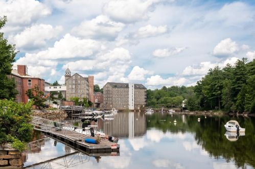 125 Main St, Newmarket NH 03857-1600 exterior