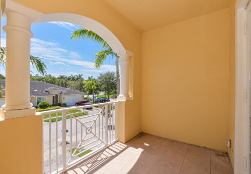 6117 Kendra Ln, Fort Pierce FL 34983-4140 exterior