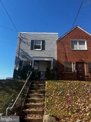 1900 Savannah Pl, Washington DC  20020-2106 exterior