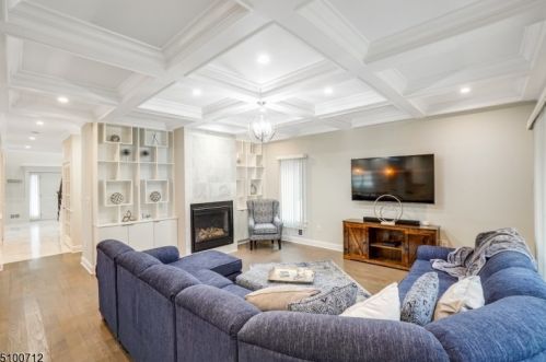 30 Mount Pleasant Pkwy, Livingston NJ  07039-2821 exterior