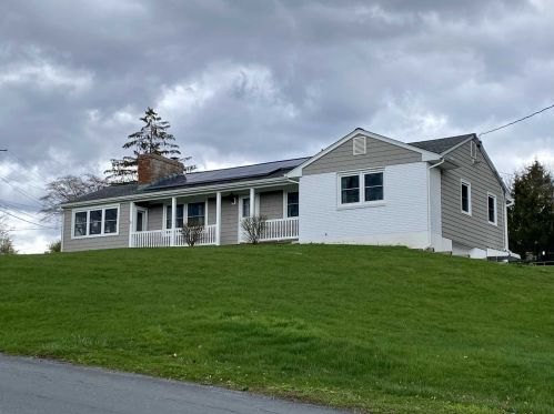 87 Hornbeck Rd, Poughkeepsie, NY 12603-1121