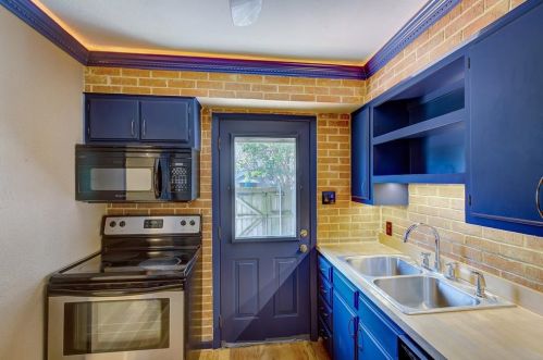 5006 Hall St, Dallas TX 75235-8814 exterior