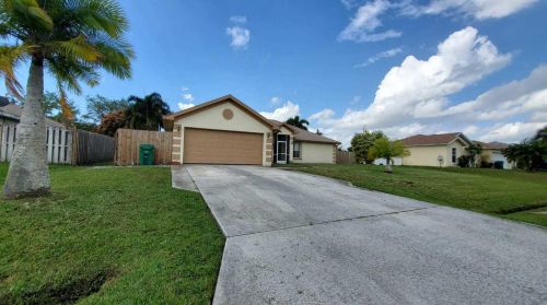 3660 Bonwold St, Fort Pierce FL 34953-5022 exterior