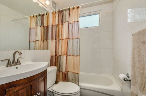 25 Dawson St, Huntington Station NY 11746-4021 exterior