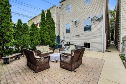 2513 Walton St, Chicago IL 60622-4510 exterior