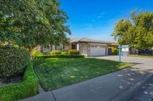 1941 Carleton Dr, Turlock, CA 95382-2112