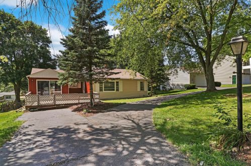 8517 Shady Ln, Bull Valley, IL 60097-8845