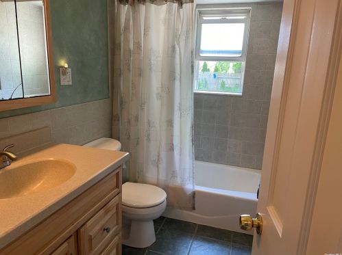 7 Carldon Rd, Commack NY 11725-1610 exterior