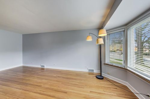 6712 Devon Ave, Chicago IL 60646-3703 exterior