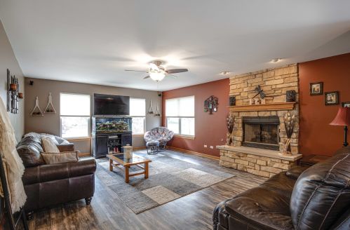 8520 Acorn Path, Bull Valley IL 60097-8866 exterior