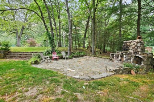 256 Autumn St, Manchester CT 06040-5553 exterior