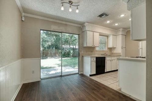 10419 Firethorn Ln, Austin TX  78750-1740 exterior