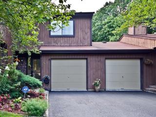 55 Laurie Ct, Matawan, NJ 07747-3557