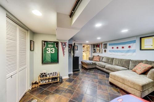 5337 Nashville Ave, Chicago IL 60638-1217 exterior