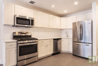 152 Madison St, Brooklyn NY  11221-4106 exterior