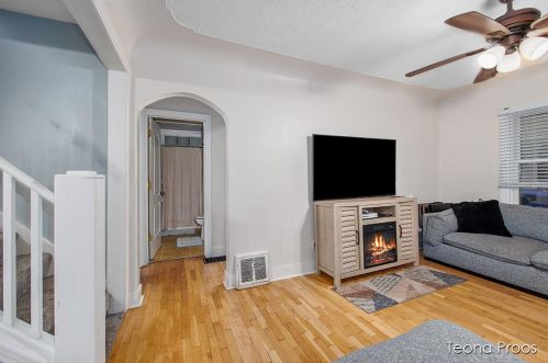 229 Holly St, Grand Rapids MI 49548-4270 exterior