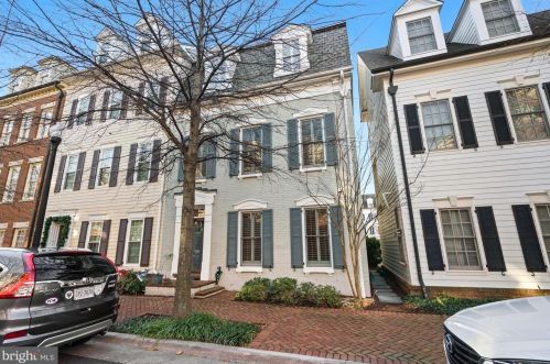 720 Bracey Ln, Alexandria VA  22314-6245 exterior