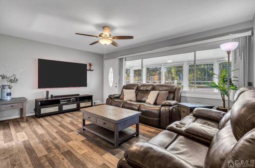 462 Old Post Rd, Edison NJ  08817-4646 exterior