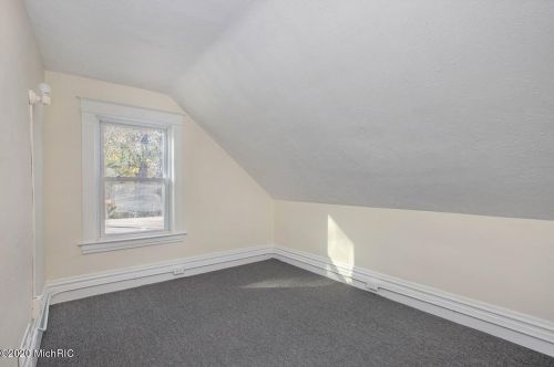 1033 Fenimore Ave, Kalamazoo MI 49048-2028 exterior