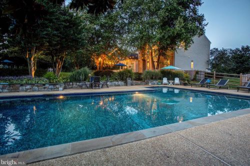 13606 Mt Prospect Dr, Rockville MD 20850-3510 exterior