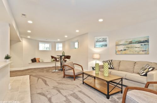 2317 Addison St, Chicago IL 60618-6042 exterior