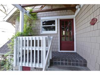 1833 Fairmount Blvd, Eugene, OR 97403-1846