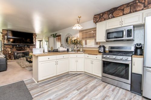 6936 89th St, Milwaukee WI  53224-4702 exterior