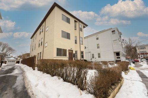 93 Cutler St, Worcester, MA 01604-4811