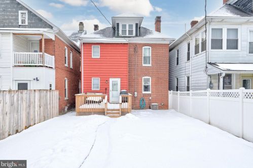 373 High St, Hanover PA 17331-3922 exterior