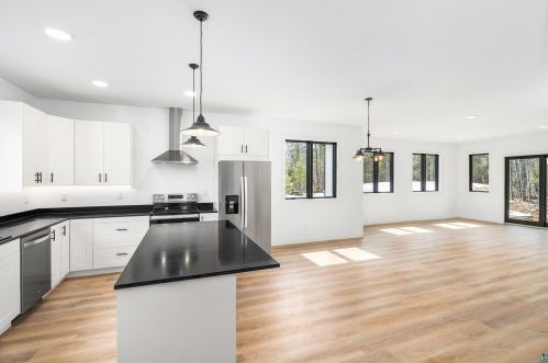 2465 Lismore Rd, Duluth MN 55803-8709 exterior