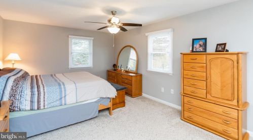 33 Vly Vw Dr, Hanover PA 17331-8307 exterior