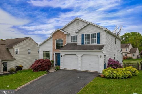 1788 Laura Ln, Pottstown, PA 19464-1444