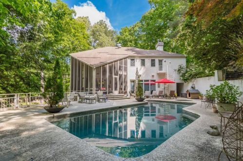 55 Finch Frst Trl, Atlanta GA 30327-4576 exterior