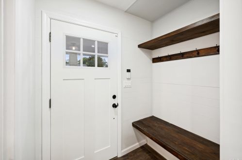 47 Vondran St, Huntington Station NY  11746-2515 exterior