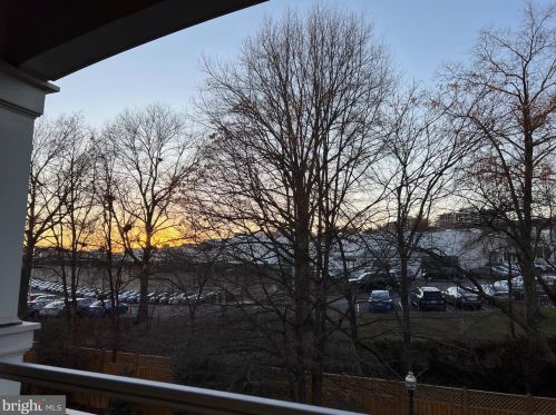 5116 Donovan Dr, Alexandria VA 22304-8663 exterior